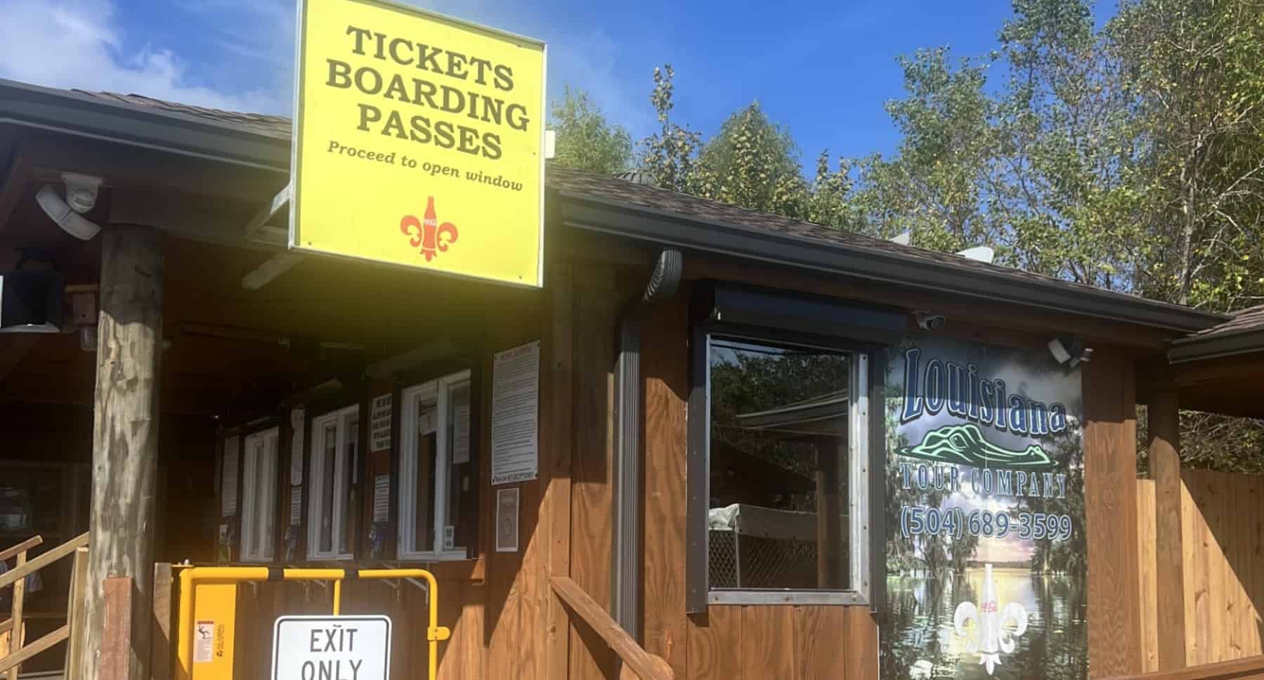 Oak-Alley-Plantation-and-Small-Airboat-Combo-Tour-with-Transportation-from-New-Orleans