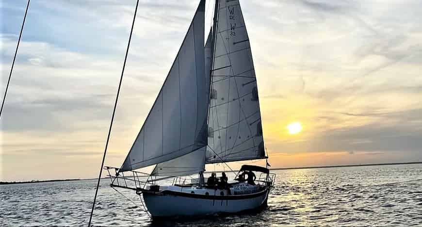 6-Passenger-Private-Sunset-and-Fireworks-Sailing-Cruise