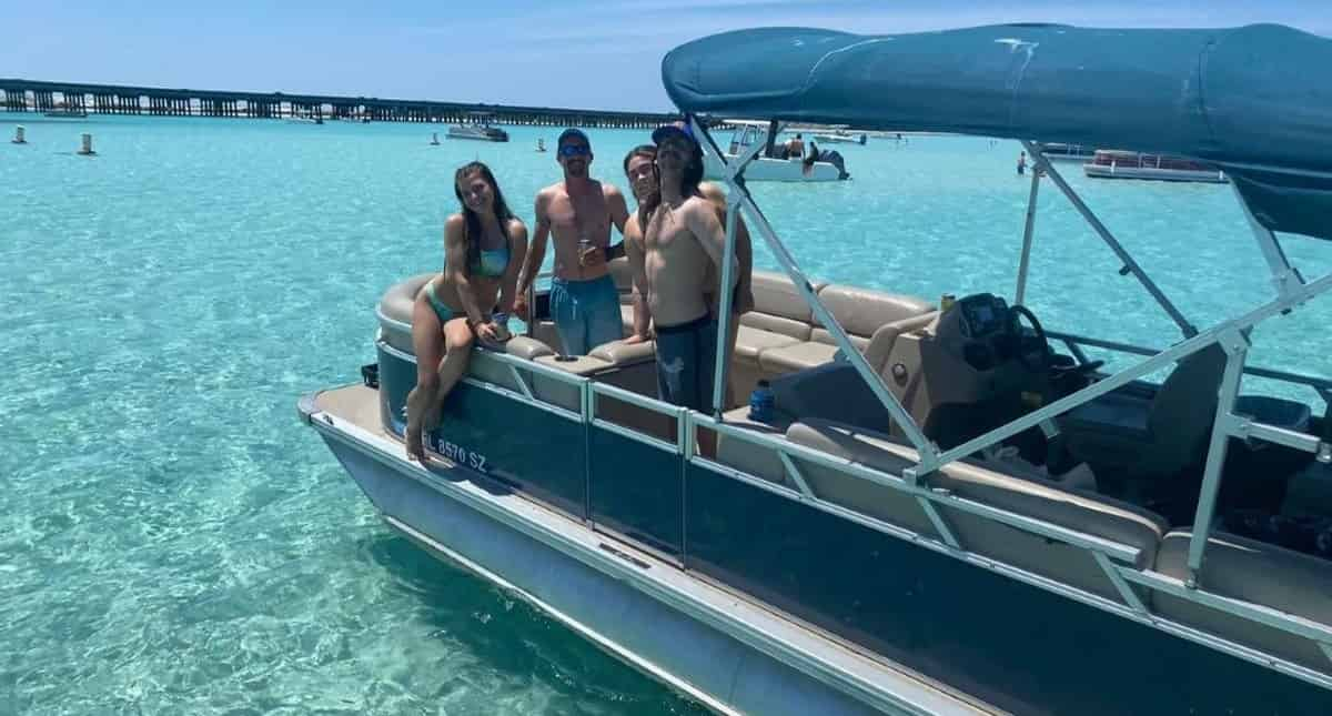 Xtreme-H2O-Crab-Island-Pontoon-Rental