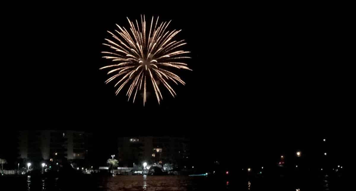 Thriller-Destin-Fireworks-And-Harbor-Lights-Cruise