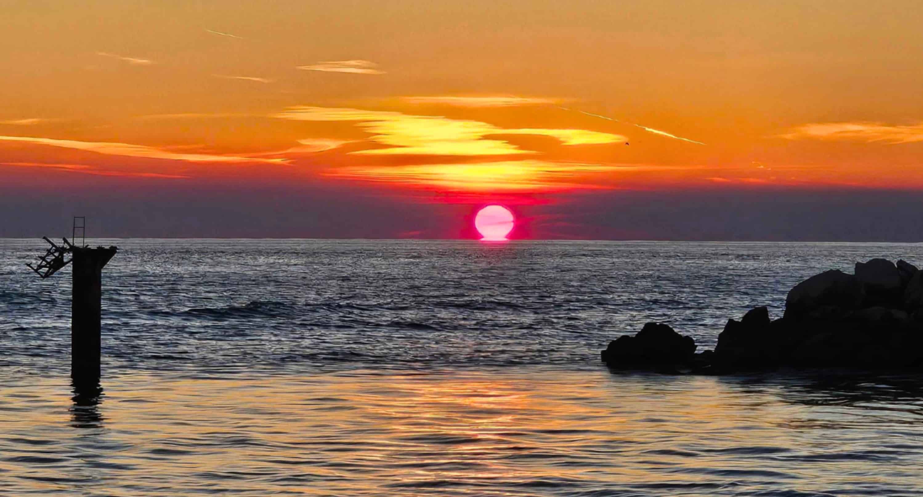 Southern-Star-Sunset-Dolphin-Cruise