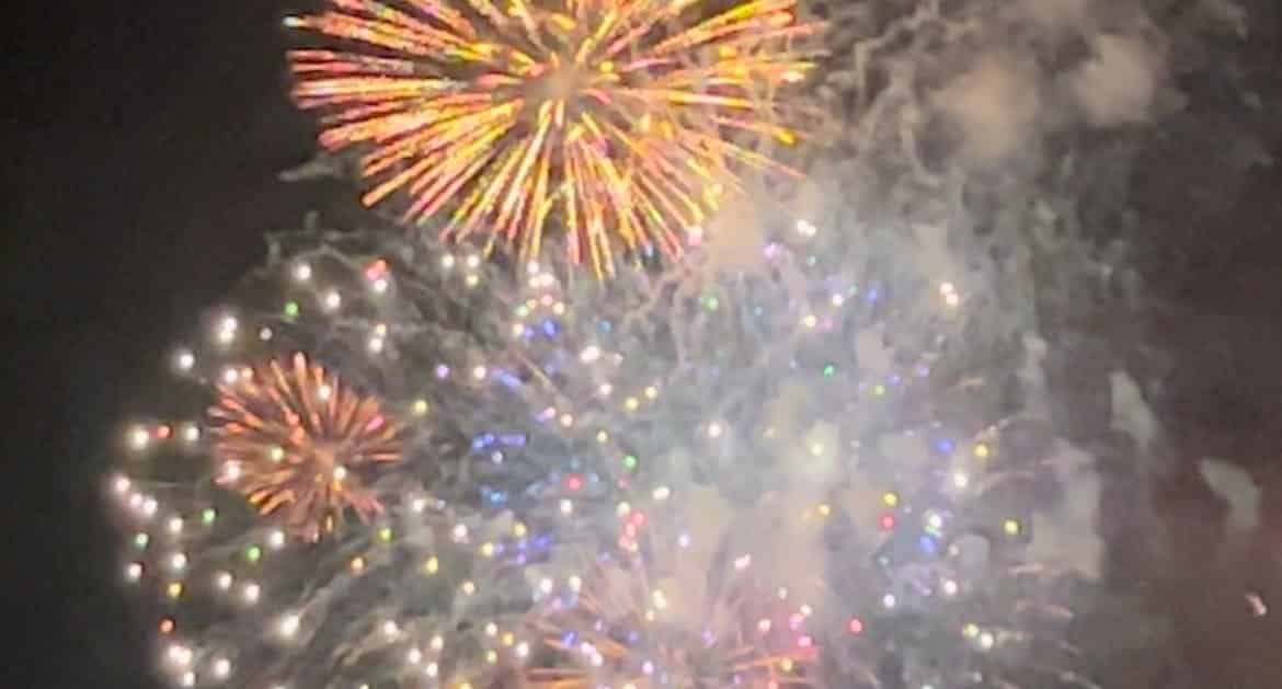 Fireworks-Extravaganza-On-Just-A-Splash
