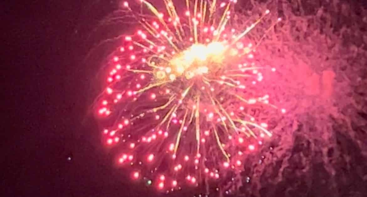 Fireworks-Extravaganza-On-Just-A-Splash