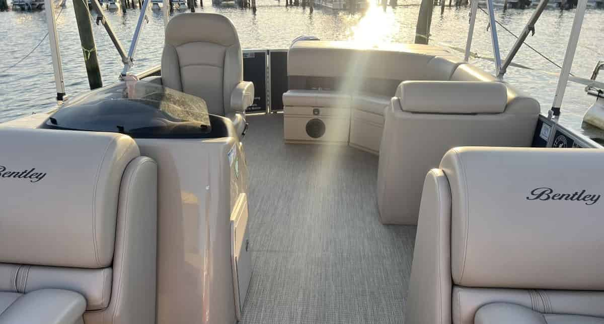 24-Foot-Bentley-Pontoon-Rental