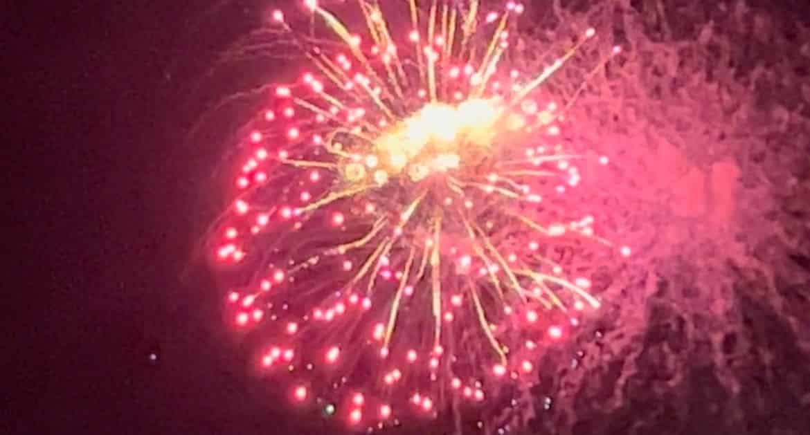 Private-Fireworks-Extravaganza-On-Splash-Dog
