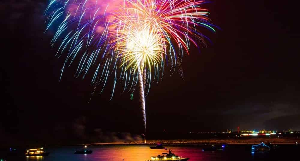 Private-Fireworks-Cruise-In-Destin-And-Fort-Walton-Beach