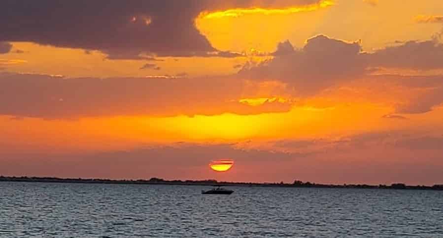 Fort-Myers-Beach-Sunset-Dolphin-Cruise-with-Sanibel-Lighthouse-Views