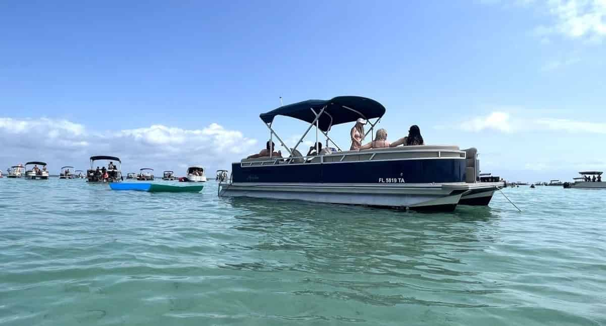 Xtreme-H2O-Crab-Island-Pontoon-Rental