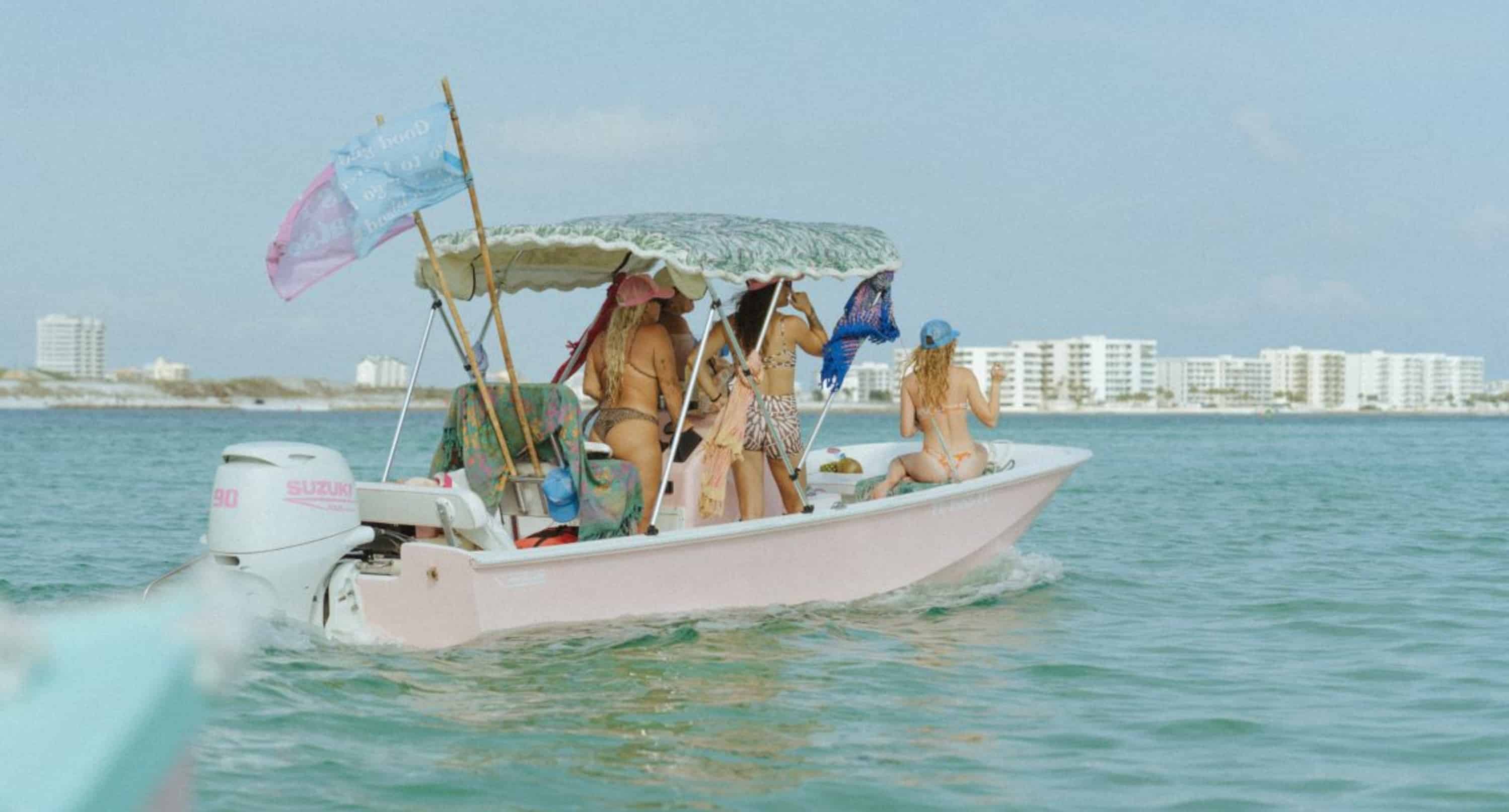 Fort-Walton-Beach-Seas-The-Day-Island-Getaway