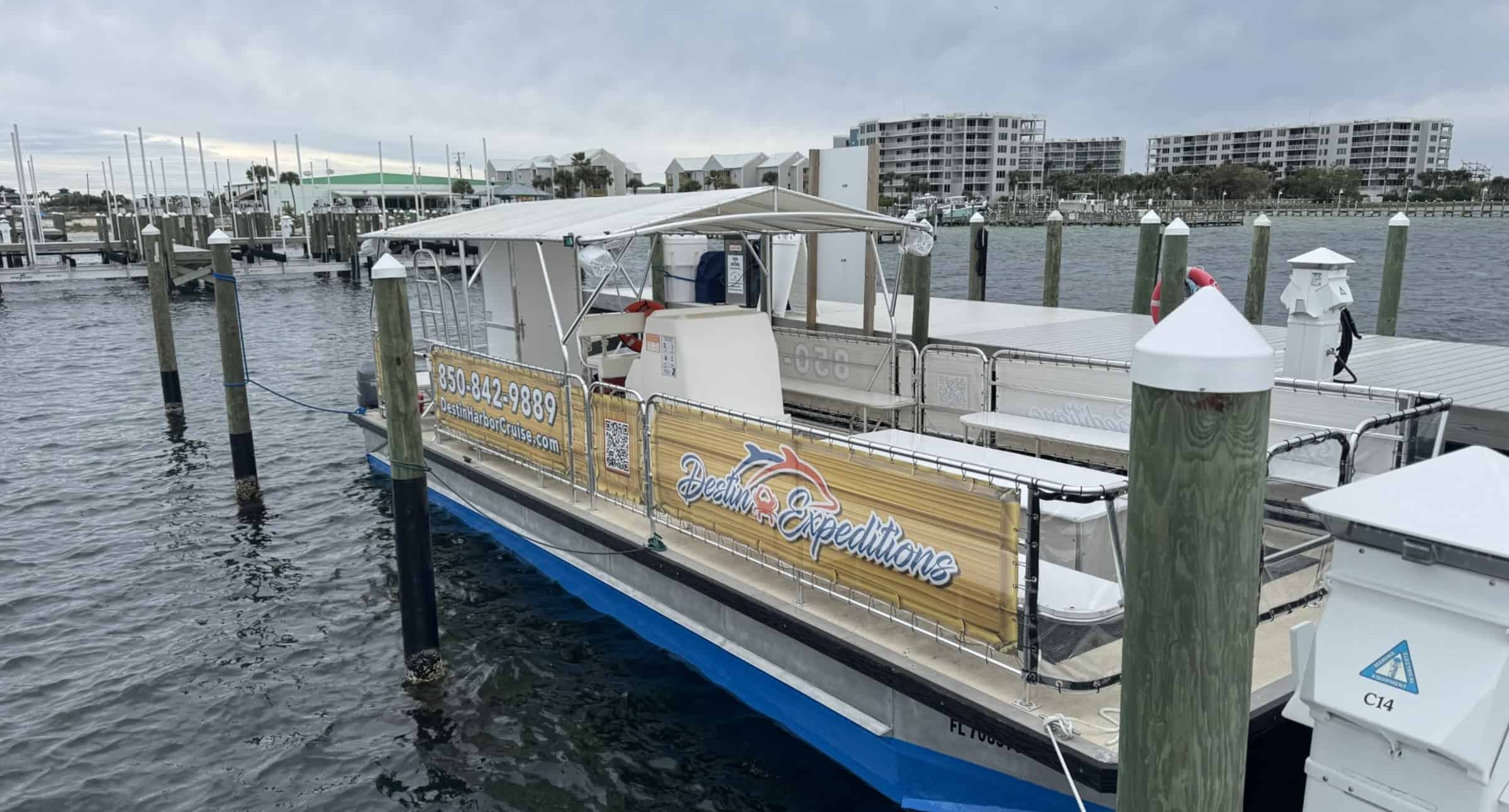 Fort-Walton-Beach-Crab-Island-and-Dolphin-Cruise
