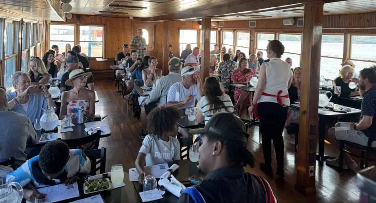 Destin-Murder-Mystery-Dinner-Cruise-Aboard-the-Happy-Life