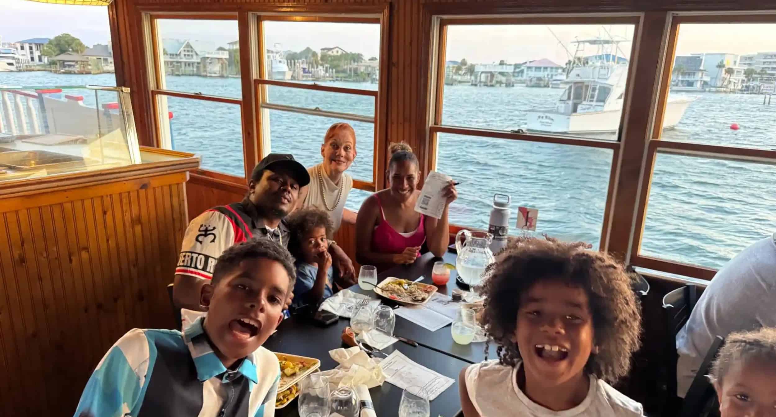 Destin-Riverboat-Karaoke-Cruise-Aboard-the-Happy-Life