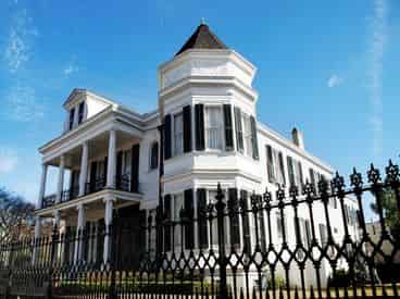 New Orleans Garden District, Mansions & Cemetery Walking Tour