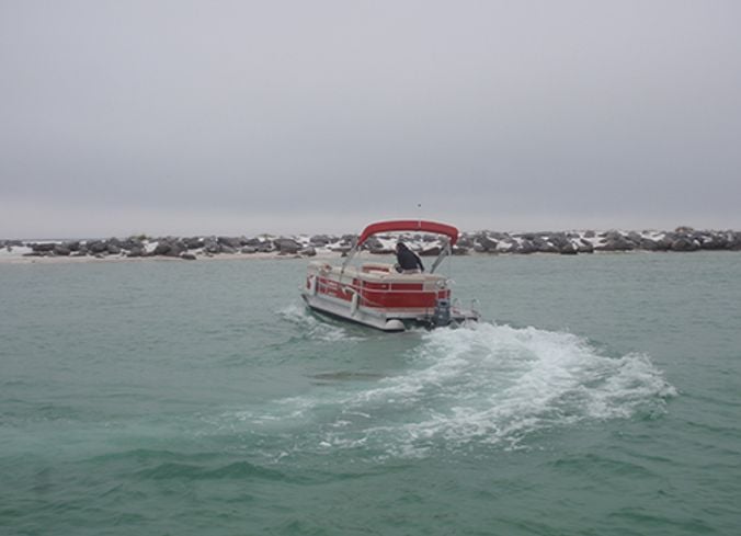 20-ft-7-passenger-Pontoon-Boat-Rental