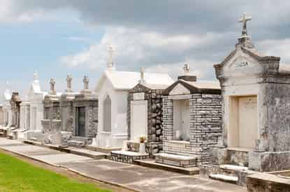 3-in-1 Cemetery, Voodoo & French Quarter Tour