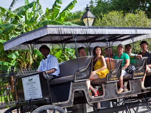 History-and-Haunts-Nighttime-Carriage-Tour