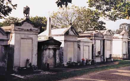 Cemetery & Voodoo Combo History Tour